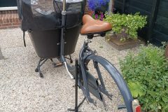 Bakfiets krijgt een nieuwe binnenband